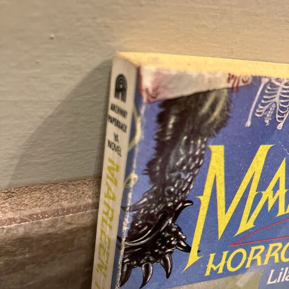 MARLEEN THE HORROR QUEEN Paperback Book LILA PERL 1987 Young Adult - Picture 2 of 8